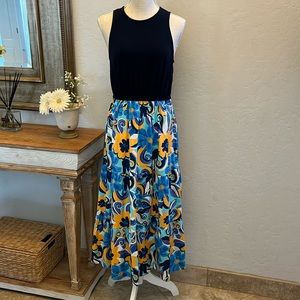 Donna Morgan Tank Bodice Midi Floral Dress
- Size 10

Washed and worn once!